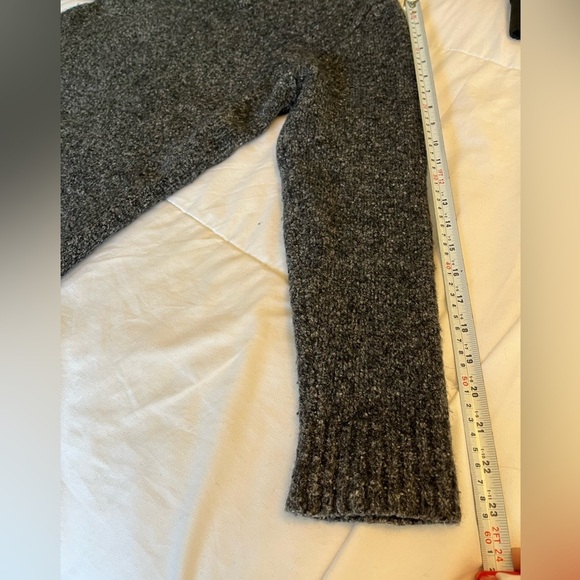 Club Monaco Wool Blend V Neck Sweater Dark Grey size Small, Academia Preppy Chic - Picture 12 of 12